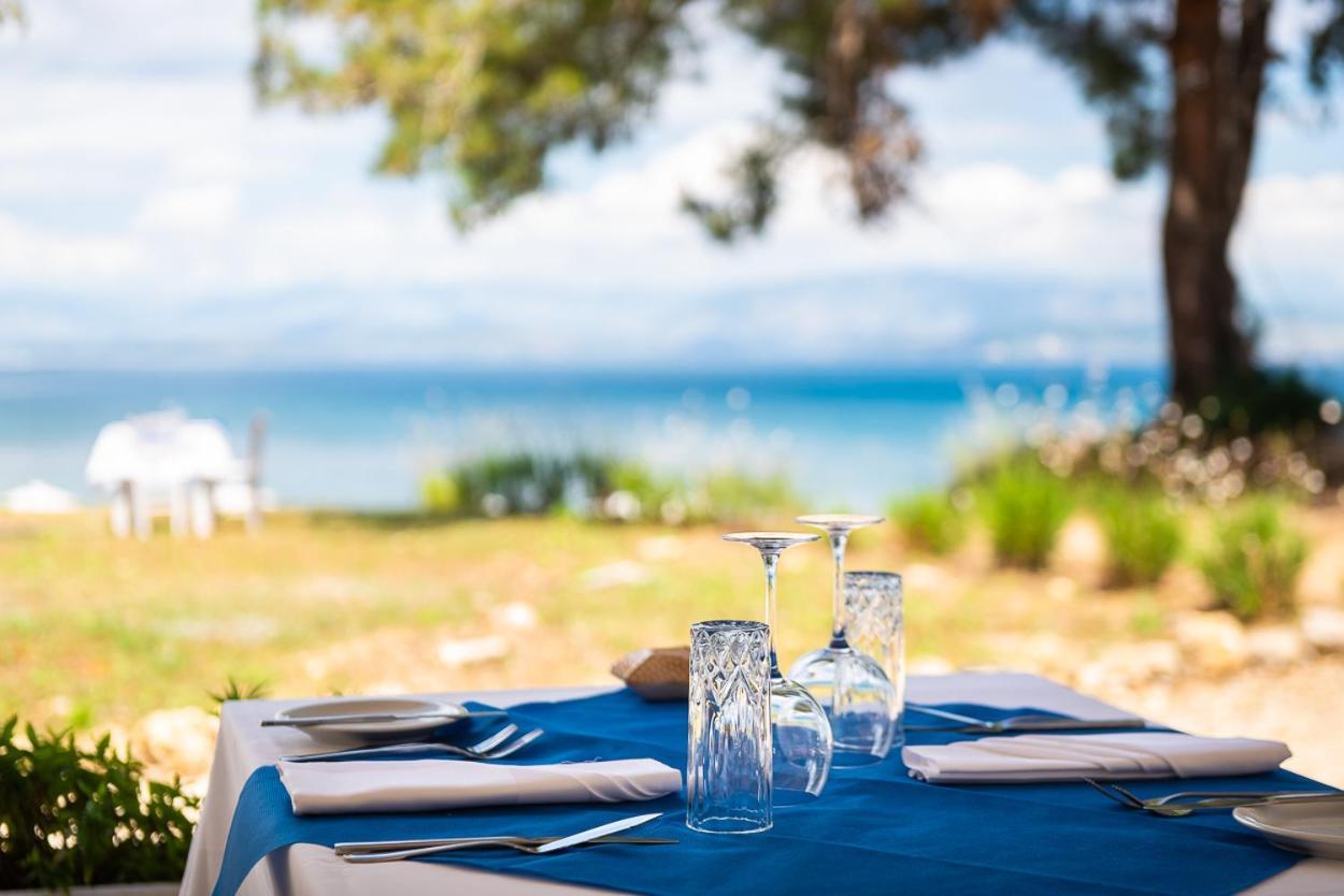 Villa Spiaggia Bianca Dafnila エクステリア 写真