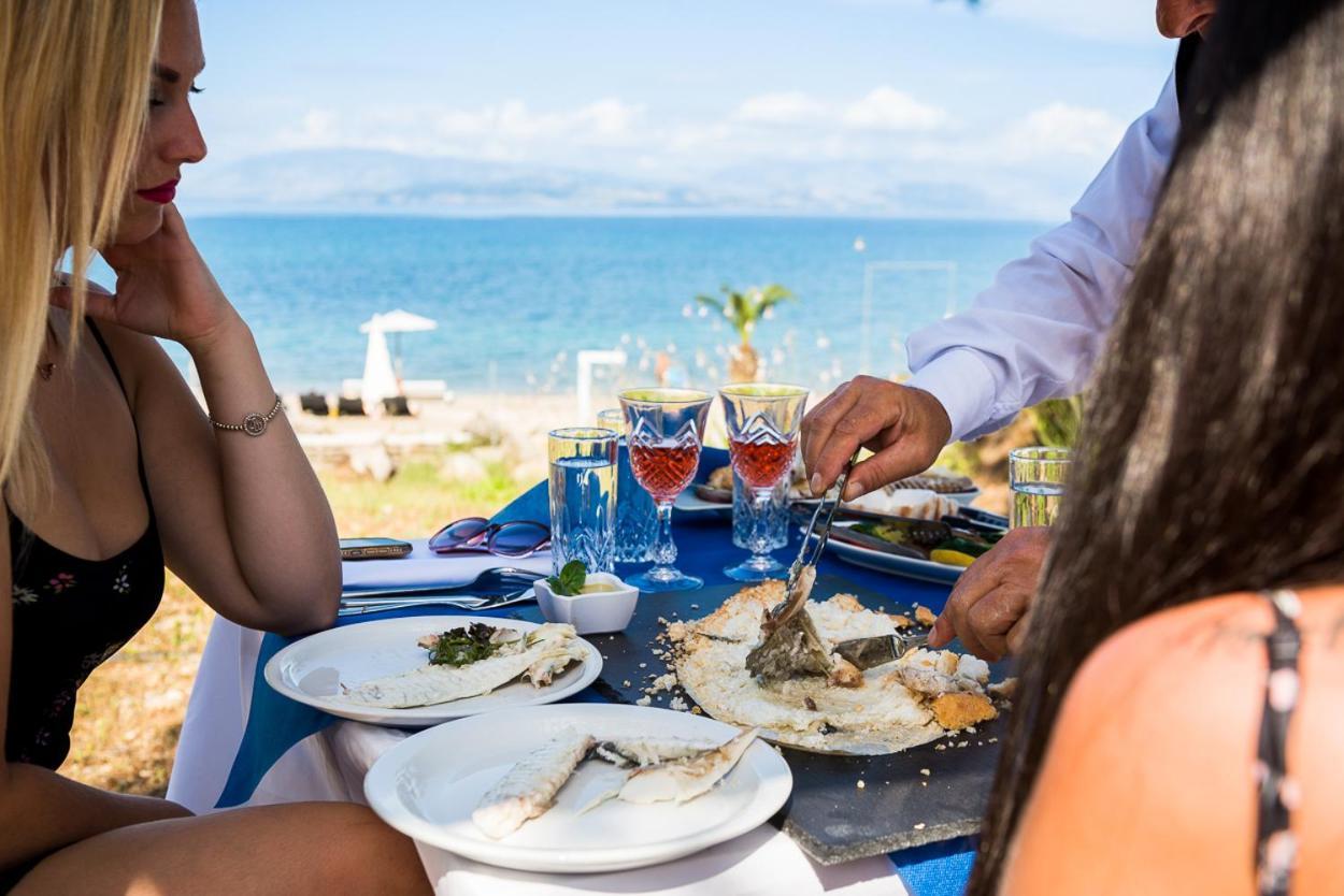 Villa Spiaggia Bianca Dafnila エクステリア 写真